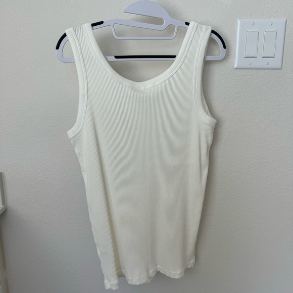 Uniqlo Ribbed Tank Top - Picture 4 of 4